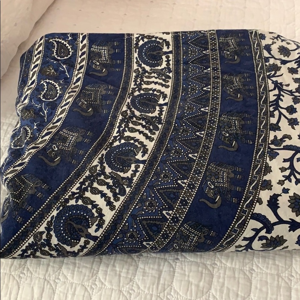 Urban Outfitters twin long devet cover